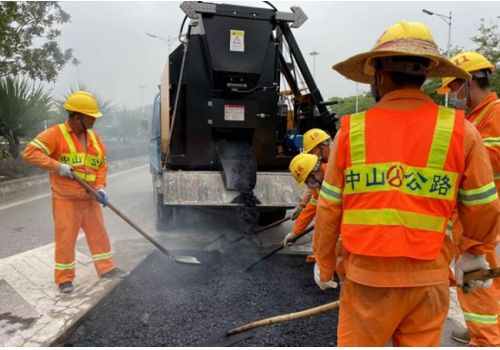 Repair Potholes With Asphalt Recycler